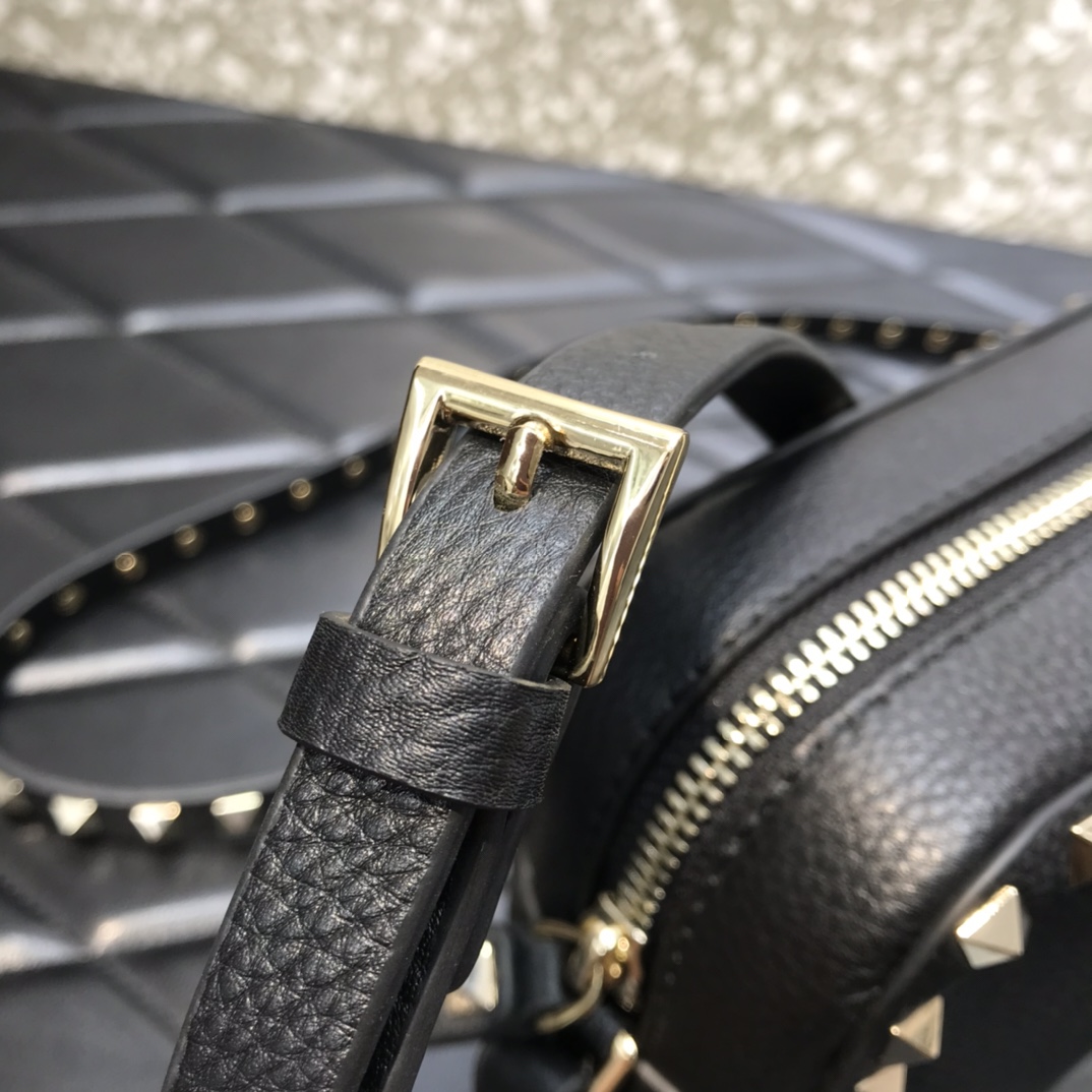 Valentino Garavani Rockstud Crossbody Camera Bag in Black Grainy Calfskin